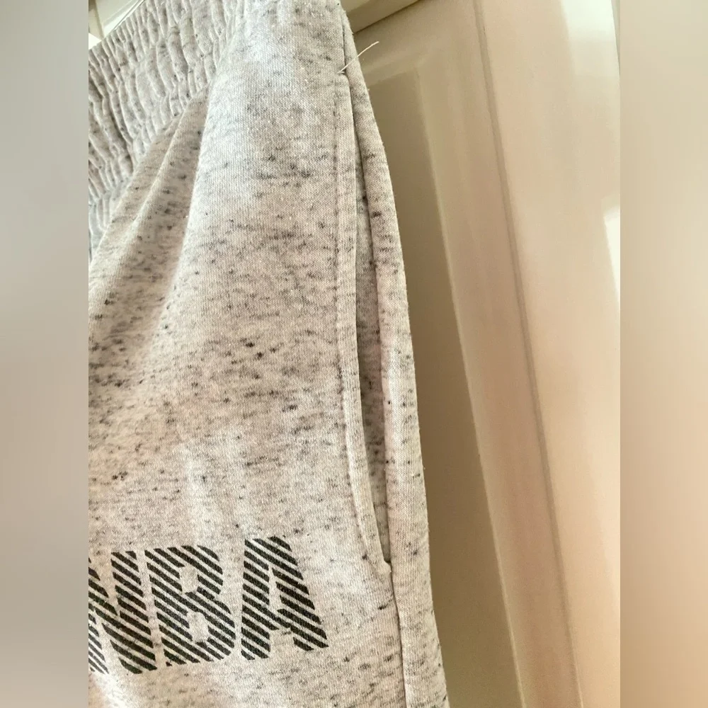 NBA light gray joggers elastic waistband drawstrings Pockets men's M